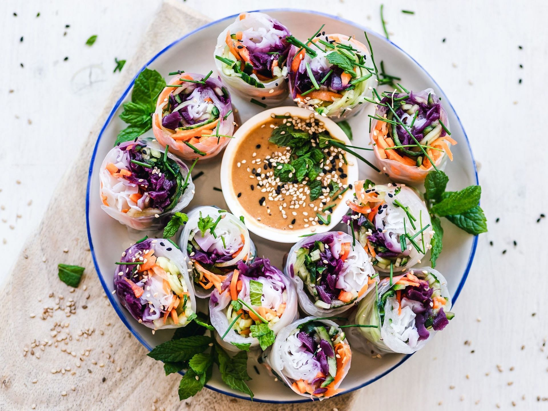 Detoxification with healthy food (Image via Unsplash/Ella Olsson)